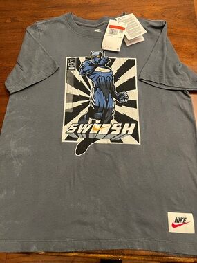 Nike boys Gray Graphic 'Swoosh' Tee with Blue Character